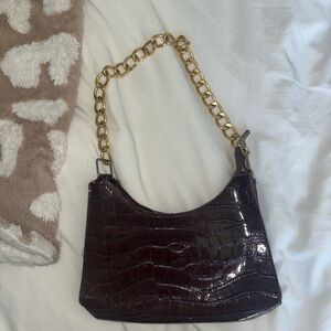 Elegant Brown Croc-Embossed Bag with Gold Chain
